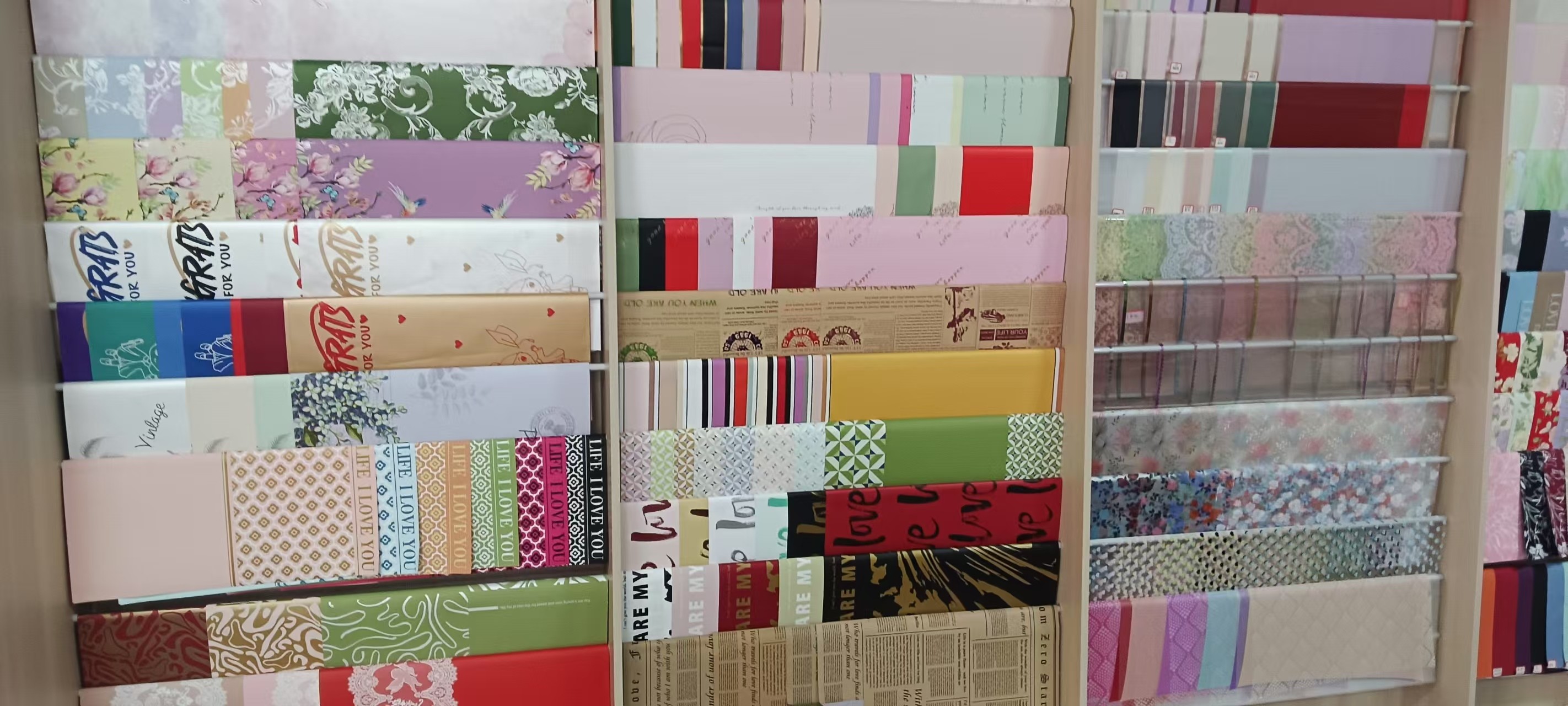 Derniers cas d'entreprise concernant Nous avons visité l'usine de papier d'emballage de fleurs.