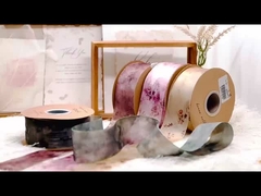 Un style ancien, une soie teinte en fleurs de prune, des accessoires de coiffure faits à la main, des matériaux décoratifs Hanfu,