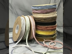 Un ruban en peluche de 5 mm, en coréen.