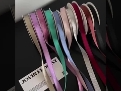 1Un ruban de velours brillant de 5 cm