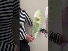 Des fleurs, des bouquets de roses, des cadeaux pour la Saint-Valentin et la Fête des Enseignants.