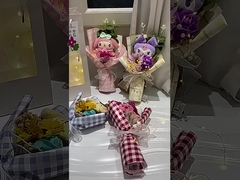 Cadeaux de la Saint-Valentin et de la Fête de la mi-automne: poupées Kuromi, bouquets de roses, savon, fleurs, soleil