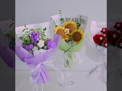 Crochet à la main, clou à la main, œillets, fils à tricoter, fleur de rose, boîte cadeau, fête des mères