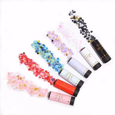 acheter Genre l'épousant en gros de couleurs de canons de confettis de partie de décoration de fête d'anniversaire indiquer des canons de boutons-pression de partie de confettis online manufacture