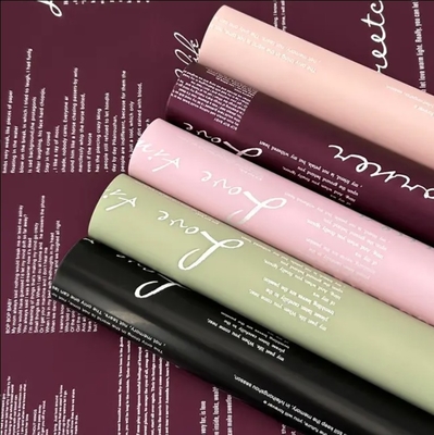 Un bon prix. Couleur personnalisée papier d'emballage opaque à fleurs imperméable à l'eau pour bouquet de fleurs fraîches en ligne