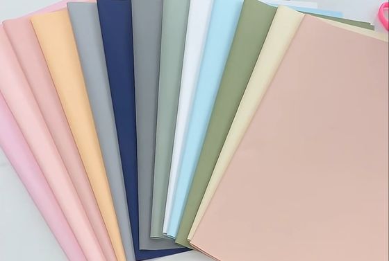 acheter 2024 Sinowrap Des modèles de mode épaissis coréens en plastique opaque papier à fleurs pour fleuriste fabrication en ligne