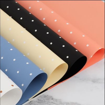 Un bon prix. Papier d'emballage de fleurs imprimé en une seule couleur pour emballage de bouquets personnalisé en ligne