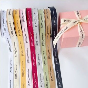 Un bon prix. Décoration à haute ténacité et à couleur solide Ruban d'emballage cadeau polyester à face unique avec techniques tissées en couleur personnalisée en ligne
