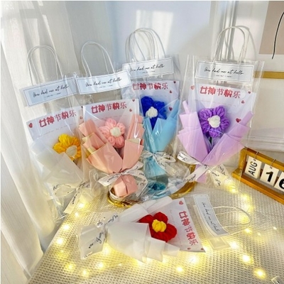 Un bon prix. Finition sac d'emballage clair transparent Plush fleurs Bouquet variété poupées en gros Bouquet en pouf pour le jour de la femme cadeau en ligne
