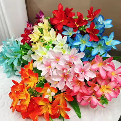acheter Fabricants Vente directe Bouquet de fleurs de lys artificiels Vente à chaud Décoration de la maison Fête de mariage Bouquet de fleurs faux fabrication en ligne