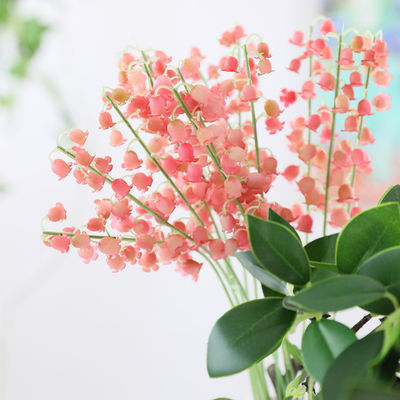 Un bon prix. Simulation de fleur en caoutchouc doux campagne petite cloche suspendue, lys de la vallée petit bouquet, fleur fausse, fleur de cloche de vent, accessoire de photographie de mariage en ligne