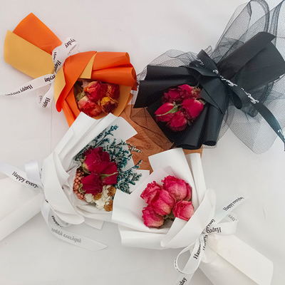 acheter INS Style Créatif Mini Bouquet Roses rouges naturelles Fleurs séchées Fête de mariage Cadeau 520 Amour Souvenir de la fête du peuple online manufacture