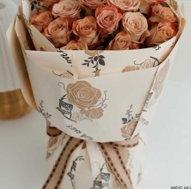 Un bon prix. Délai de livraison de 30 à 45 jours pour le papier d'emballage floral imperméable Dreamy Rose en plusieurs couleurs en ligne