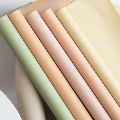 acheter Le premier amour papier à couleur solide rouleau de papier d'emballage de bouquet de fleurs, papier d'emballage d'art de fleurs imperméable, papier monocouleur de magasin de fleurs de matériel d'emballage online manufacture