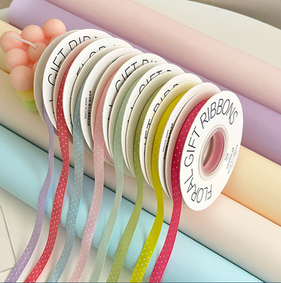 Un bon prix. Ruban à pois double face en polyester 1cm/18m Parfait pour l'emballage fait main, les bouquets de fleurs et la décoration de nœuds en ligne