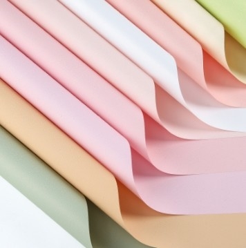acheter Nouveau papier de marée en papier d'emballage de fleurs à film mat épais online manufacture