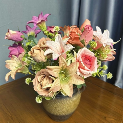 acheter Fleurs Simulées Combinaison Rose Européenne Lys Bouquet Décoration de Mariage Décoration de la Maison Décoration Transfrontalière Faux Ornement Floral online manufacture