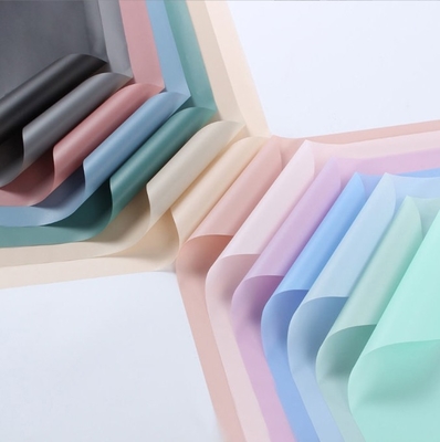 acheter Papier d'emballage de fleurs mat imperméable à l'eau semi-transparent Matériaux d'emballage floraux de nombreuses couleurs online manufacture