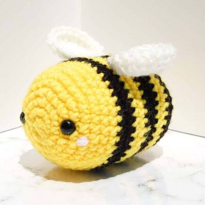 acheter Vente chaude Crochet peluche abeille peluche ailes blanches câlin tricot doux fil peluche abeille jouet Amigurumi Crochet peluche abeille fabrication en ligne