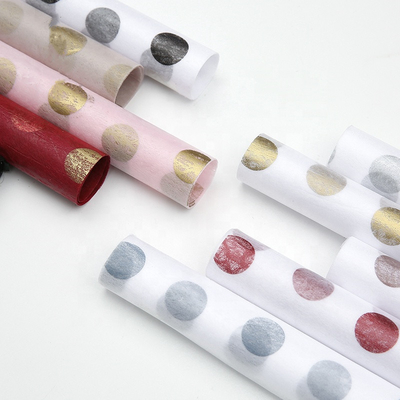 acheter Le papier d'emballage de Dot Pattern Eco-Friendly Nonwoven Florist de polka couvre 60cm*60cm online manufacture