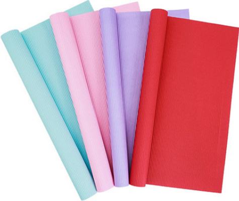 Bon prix Papier d'emballage de fleuriste de 50 micromètres de nombreuses couleurs pour l'artisanat de conception de bricolage en ligne