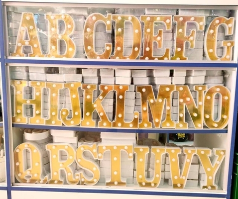 Un bon prix. Articles jaunes de décoration de fête d'anniversaire de lettre pour célébrer des occasions spéciales en ligne