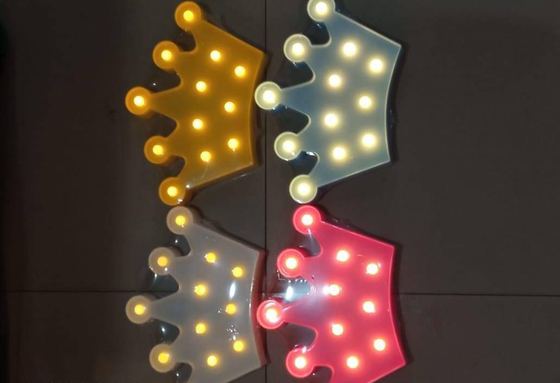 Un bon prix. Tailles d'articles de décoration formées par couronne de fête d'anniversaire de LED diverses disponibles en ligne