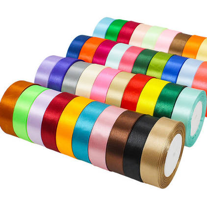 Un bon prix. Ruban de satin de polyester d'emballage cadeau pour le ruban de boîte de cadeau d'emballage de fleur en ligne