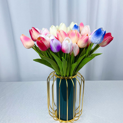 Un bon prix. Fleurs de tulipes artificielles en plastique au toucher doux en PVC à branche unique d'intérieur en ligne