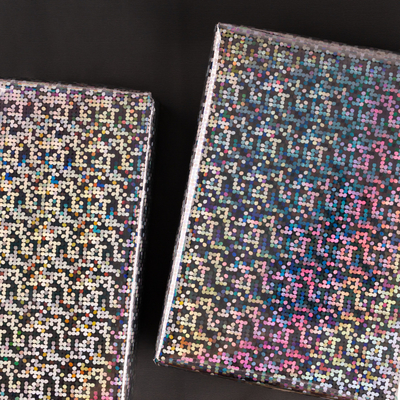 Un bon prix. Rouleau de papier d'emballage cadeau Hologram Design pour l'emballage cadeau en ligne