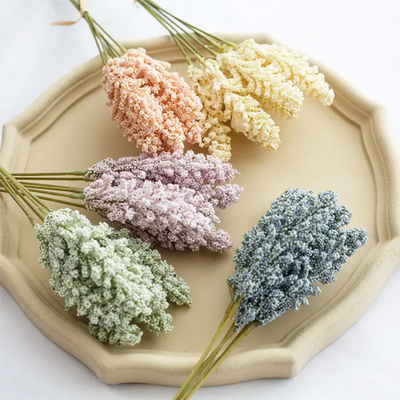 Un bon prix. Des fleurs en soie imperméables et accrocheuses en couleurs en ligne