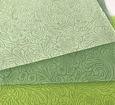 Un bon prix. Papeterie d'emballage de fleurs non tissée en relief, rouleaux de polypropylène, non tissé en ligne