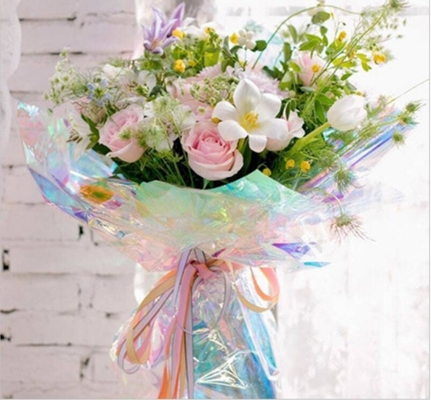 Un bon prix. Enveloppement de fleurs en papier à base de film arc-en-ciel pour toute occasion en ligne
