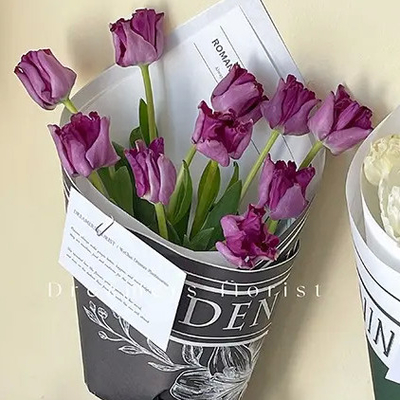 Un bon prix. Sélection de fleurs artificielles résistantes à l'eau et multicolores en ligne