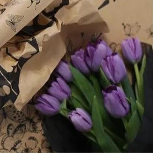 Un bon prix. Pour l'occasion de Thanksgiving, de belles fleurs fausses pour la décoration en ligne