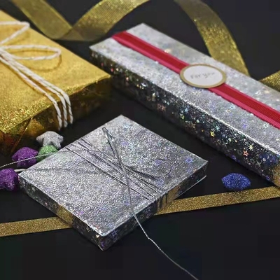 Un bon prix. L'emballage en feuille CMYK en papier enveloppé en cadeau avec un emballage lisse et imprimable en ligne
