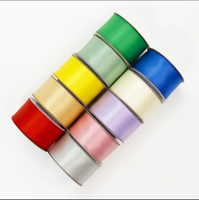 Un bon prix. 196 couleurs Rubans satinés en polyester pour emballage cadeau sur mesure Largeur 3mm-100mm en ligne