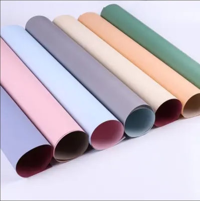 Bon prix Plus de 50 couleurs de plastique papier d'emballage de fleurs 58*58cm Pour l'emballage de savon Ouya en ligne