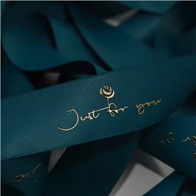 Un bon prix. Couloir de ruban de polyester sur mesure avec feuille d'or 3D et logo imprimé en ligne