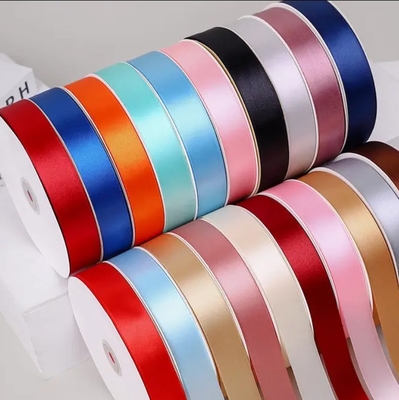 Un bon prix. Emballage cadeau ruban satiné en rouleau ruban imprimé sur mesure en ligne