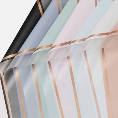 Bon prix Papier d'emballage de fleurs coréennes Papier d'emballage en plastique avec cadre à lignes dorées en ligne