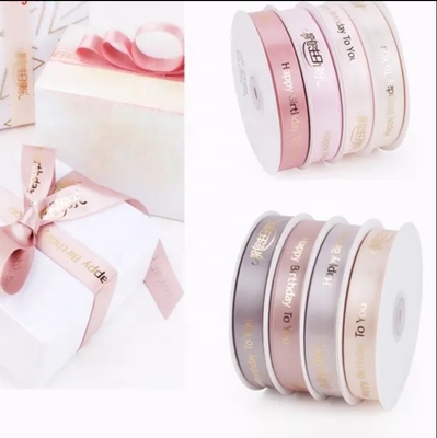 Un bon prix. Logo personnalisé imprimé en satin enveloppement cadeau ruban avec décoration en polyester en ligne