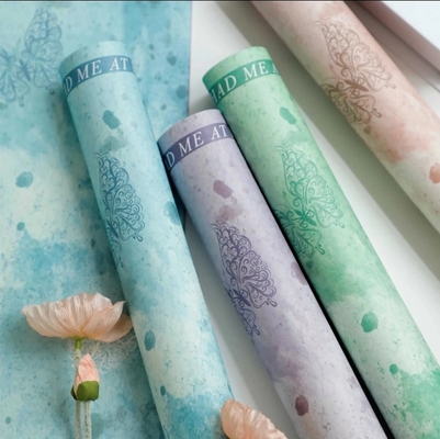 Bon prix Papier d'emballage floriste antistatique à l'épreuve de l'eau et au dessin en relief de la fleur de rose en ligne