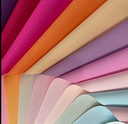 Bon prix Papier d'emballage de bouquet de fleuriste papier à l'épreuve de l'eau multicolore de couleur solide pour les fleurs 58*58cm en ligne