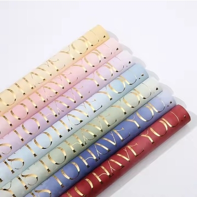 Bon prix Papeterie d'emballage de cadeaux coréens 58*58cm Emballage de fleuriste imperméable pour bouquets colorés en ligne