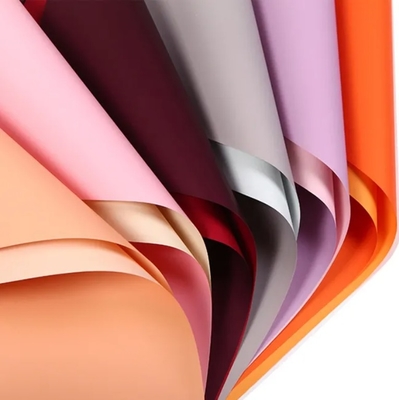 Un bon prix. Papier d'emballage pour bouquet de fleurs imperméable à l'eau 58cm * 58cm personnalisé pour le marché coréen en ligne