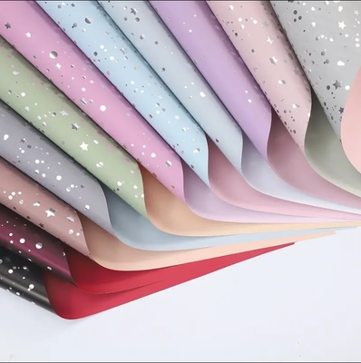 Bon prix Papier d'emballage imperméable à l'eau de ciel étoilé lumineux Bicolore épaissie pour fleurs fraîches en ligne