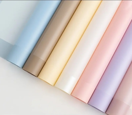Un bon prix. 2024 Fabrique d'emballage à l'air pur Prix direct Vente à chaud Couleur solide papier d'emballage de fleurs feuille de bouquet Floriste papier d'emballage cadeau en ligne