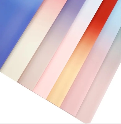 Un bon prix. Papier d'emballage de cadeaux de fleurs à double face Jeunesse glorieuse diplômée Papier d'emballage de couleur Bouquet Matériaux d'emballage en ligne