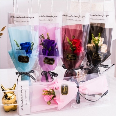 Un bon prix. Bouquet de fleurs en sacs de rose et de savon pour la fête des mères en ligne